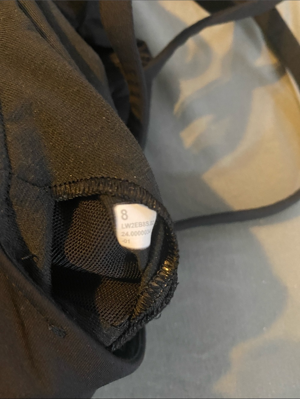Lululemon sports bra-size 8 - Picture 3 of 3